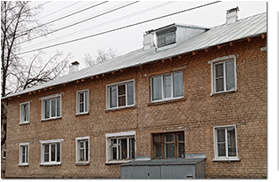 Региональная программа продолжает свою реализацию: на ул. Ленина, 122 (г. Шарья) смонтирована новая крыша
