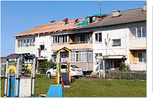 В Сандогоре Костромского района, на ул. Молодежной, д. 2 приступили к капитальному ремонту крыши